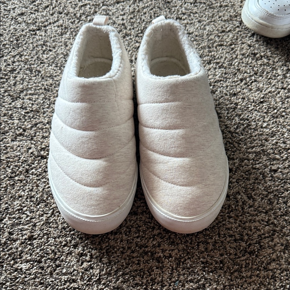 Hurley White Womens Slip-On Slippers for outdoor too!